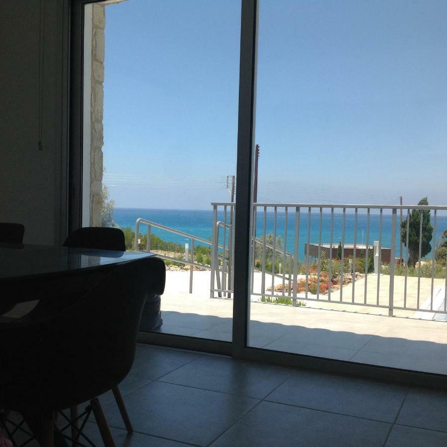 Pomos Idol Exceptional Beach Villa Exterior photo